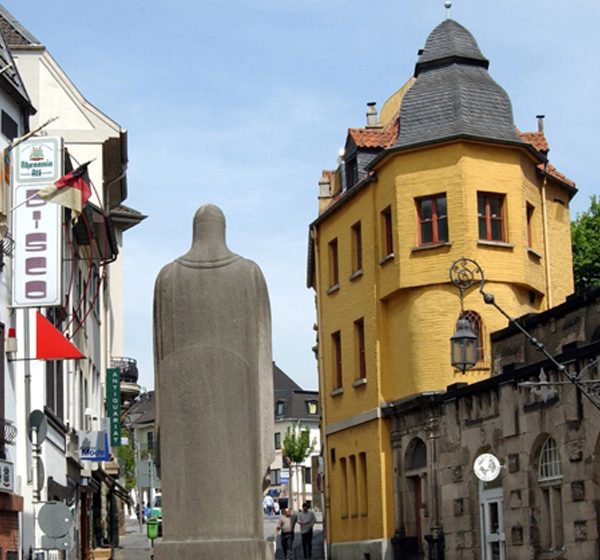 „GOEBBELS, NETZER, MOERS UND ICH: MÖNCHENGLADBACH – EIN HEIMATPORTRAIT“